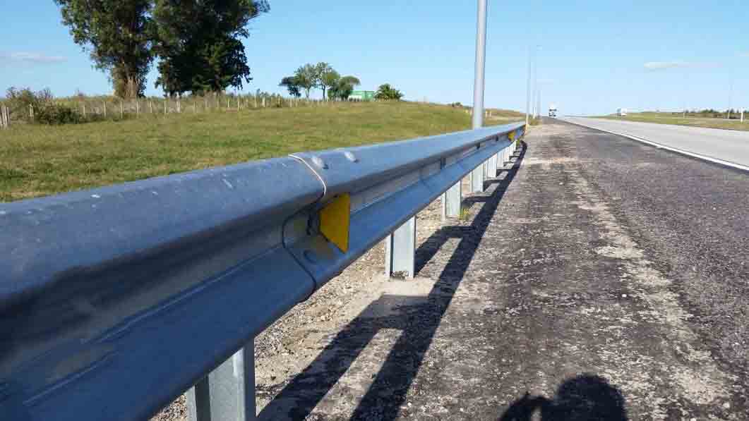 Hot-dip galvanized guardrail